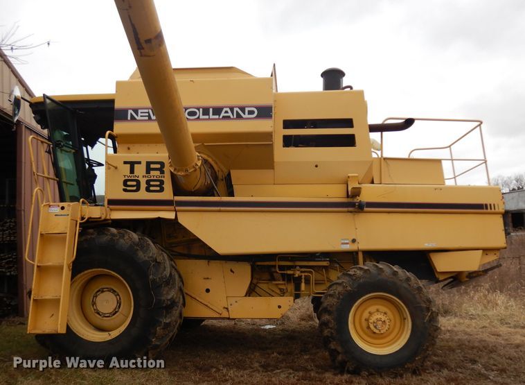 image for item ER9863 1996 New Holland TR98 RWA combine