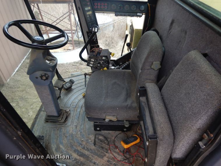 image for item ER9863 1996 New Holland TR98 RWA combine