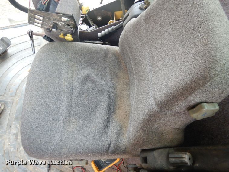 image for item ER9863 1996 New Holland TR98 RWA combine