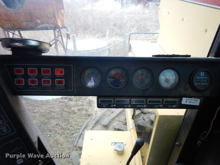 image for item ER9863 1996 New Holland TR98 RWA combine