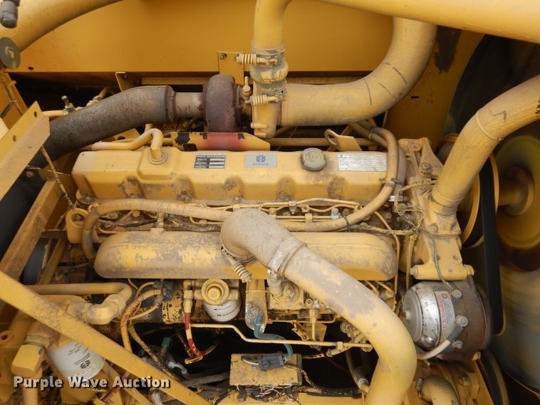 image for item ER9863 1996 New Holland TR98 RWA combine