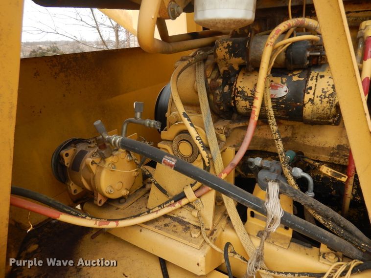 image for item ER9863 1996 New Holland TR98 RWA combine