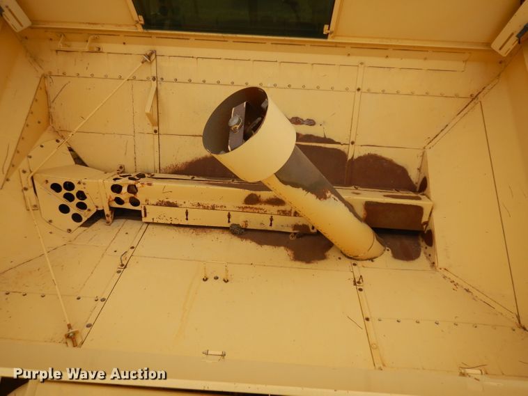 image for item ER9863 1996 New Holland TR98 RWA combine