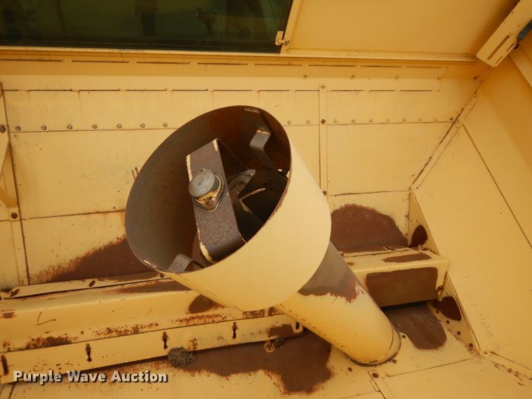 image for item ER9863 1996 New Holland TR98 RWA combine