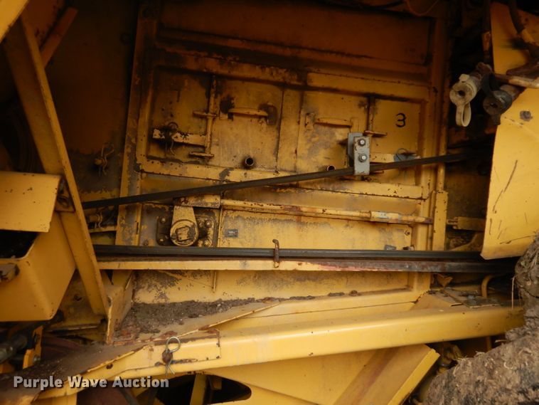 image for item ER9863 1996 New Holland TR98 RWA combine