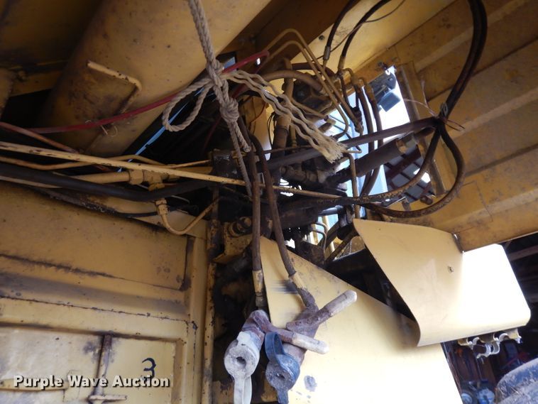 image for item ER9863 1996 New Holland TR98 RWA combine