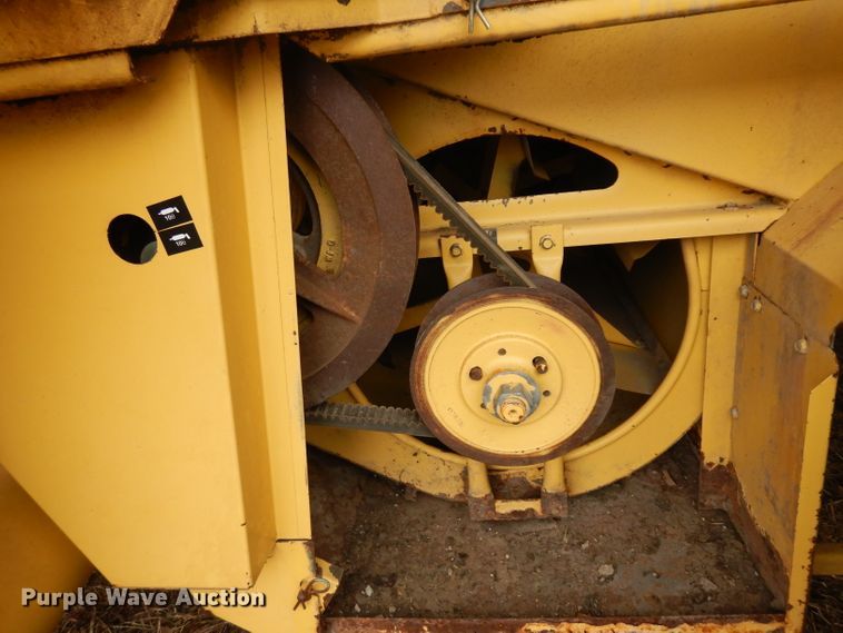 image for item ER9863 1996 New Holland TR98 RWA combine