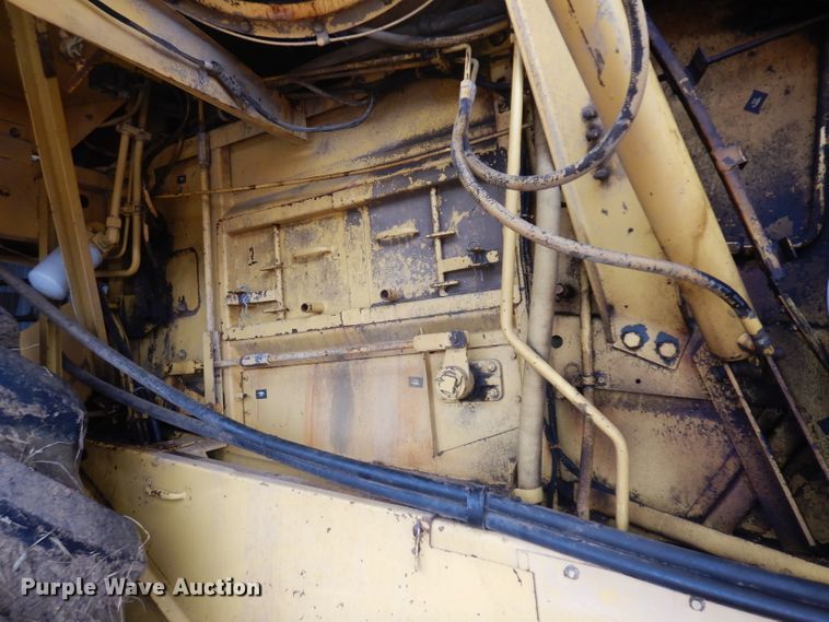 image for item ER9863 1996 New Holland TR98 RWA combine