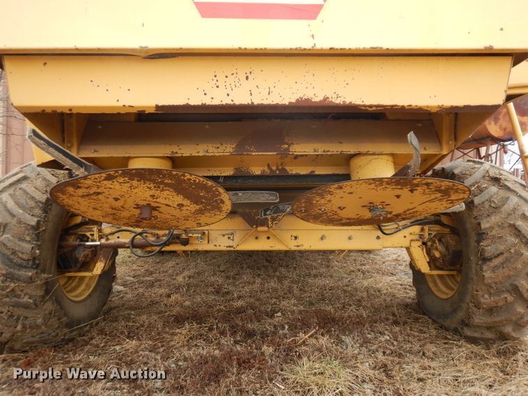 image for item ER9863 1996 New Holland TR98 RWA combine