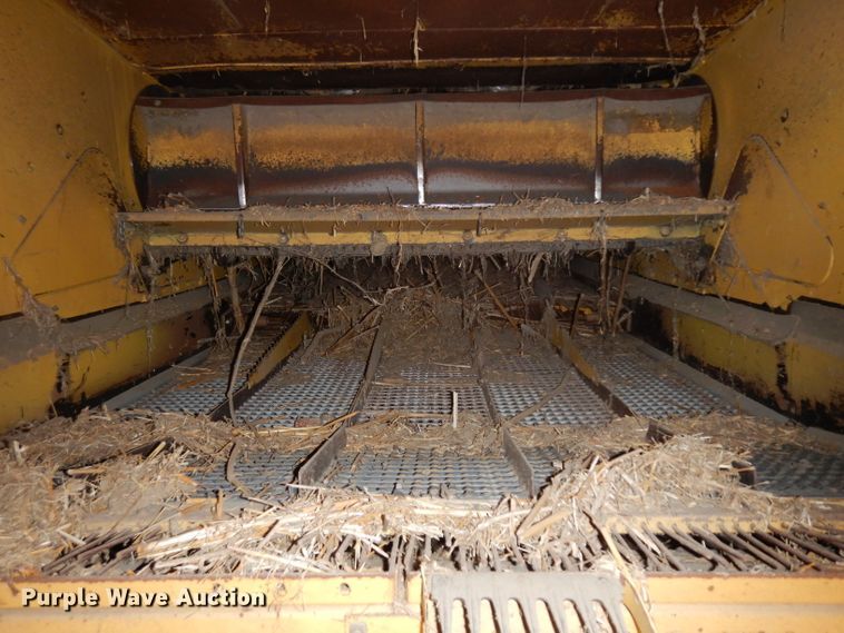 image for item ER9863 1996 New Holland TR98 RWA combine