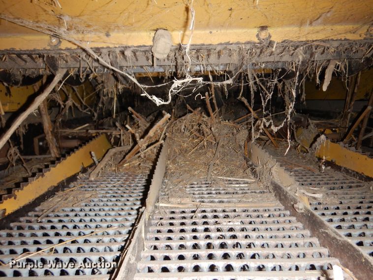 image for item ER9863 1996 New Holland TR98 RWA combine