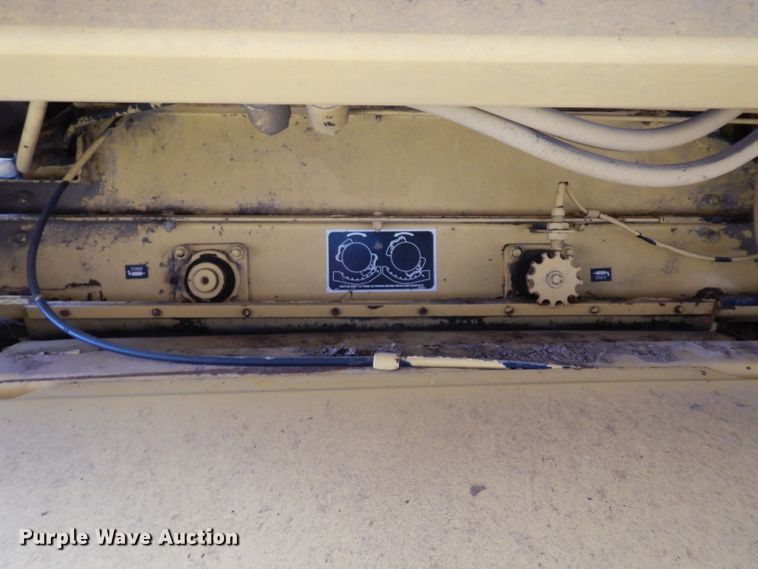 image for item ER9863 1996 New Holland TR98 RWA combine