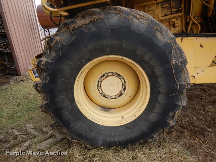 image for item ER9863 1996 New Holland TR98 RWA combine