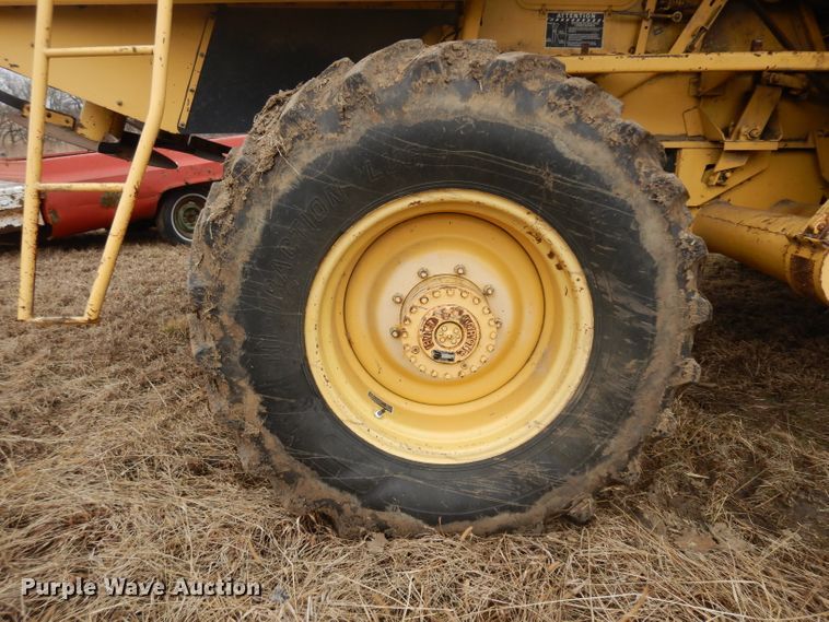 image for item ER9863 1996 New Holland TR98 RWA combine