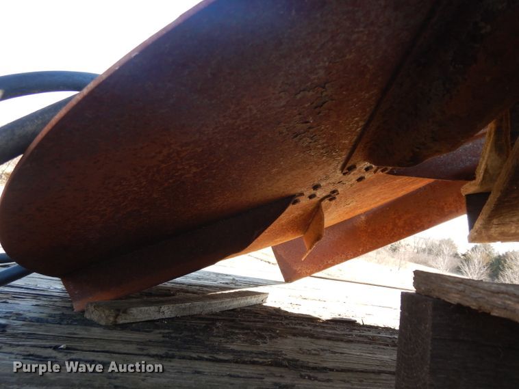 image for item ER9863 1996 New Holland TR98 RWA combine