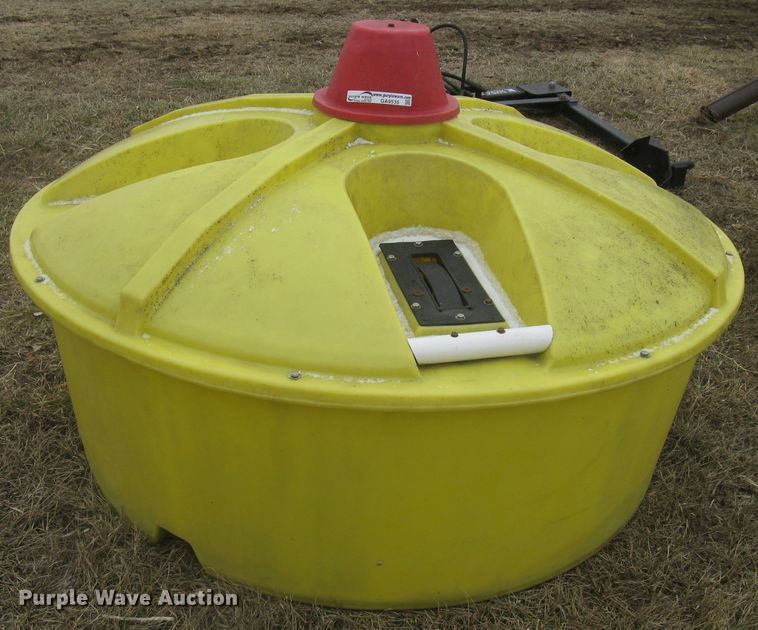 (2) QLF poly liquid feed tanks in Rock, KS Item GA9535 sold Purple Wave
