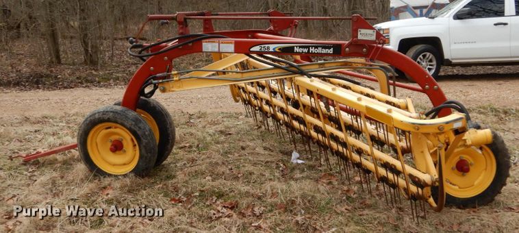 image for item GB9779 2006 New Holland Rolabar 258 hay rake