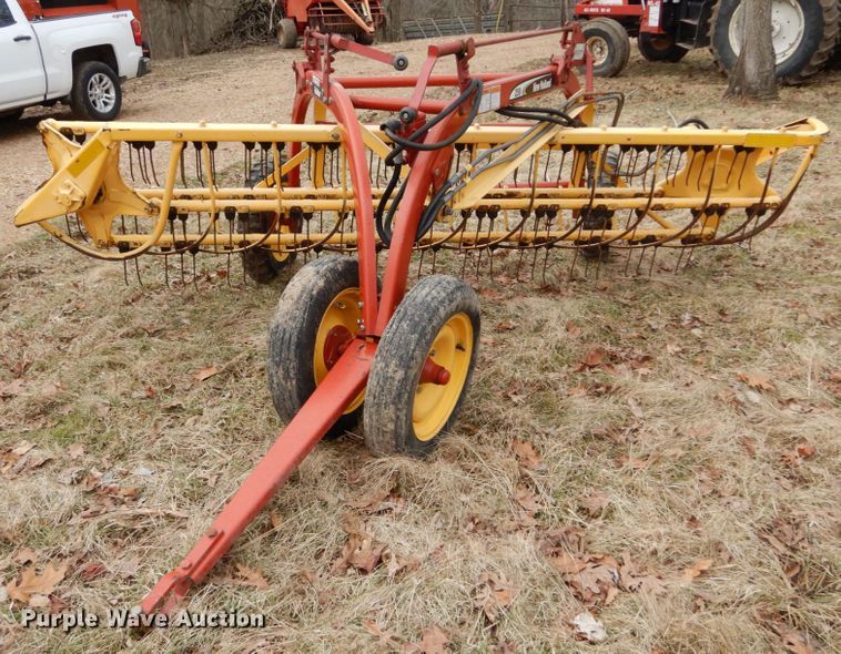 image for item GB9779 2006 New Holland Rolabar 258 hay rake