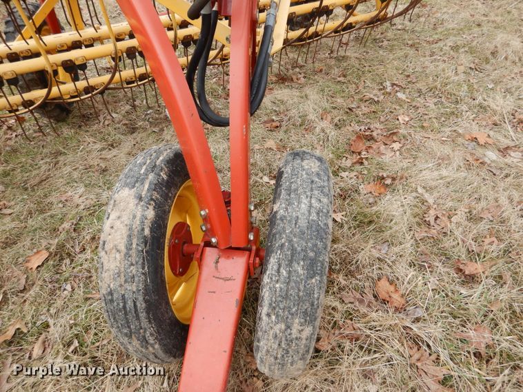 image for item GB9779 2006 New Holland Rolabar 258 hay rake