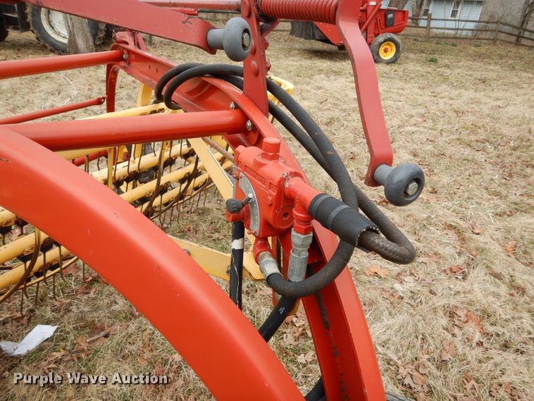 image for item GB9779 2006 New Holland Rolabar 258 hay rake