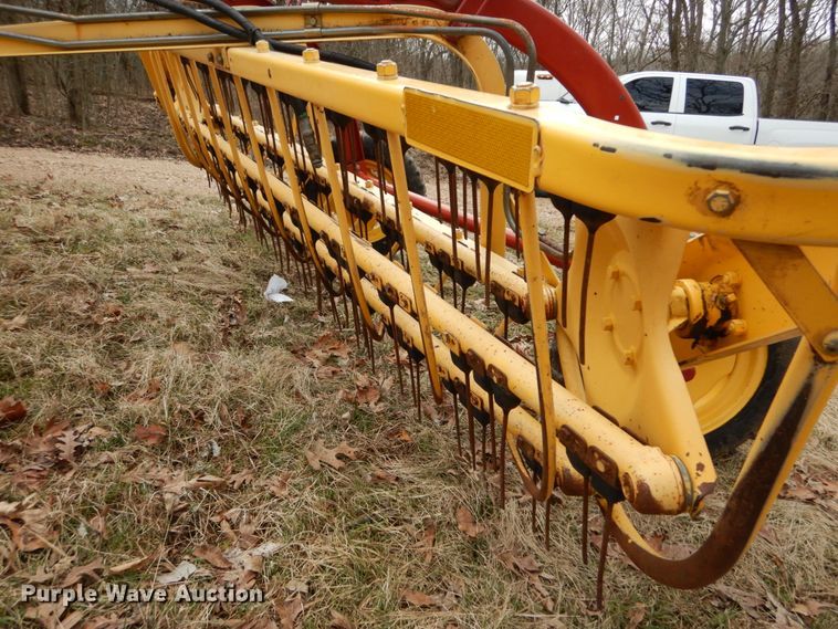 image for item GB9779 2006 New Holland Rolabar 258 hay rake