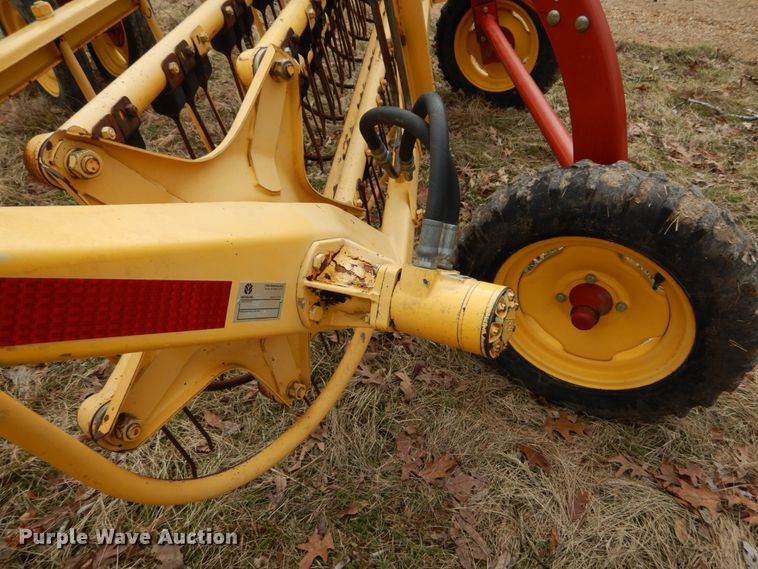 image for item GB9779 2006 New Holland Rolabar 258 hay rake