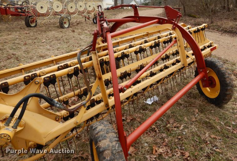 image for item GB9779 2006 New Holland Rolabar 258 hay rake