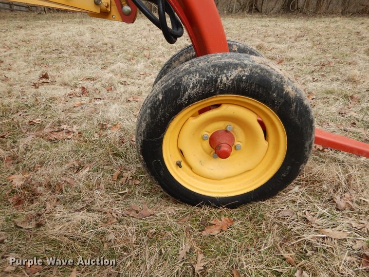 image for item GB9779 2006 New Holland Rolabar 258 hay rake