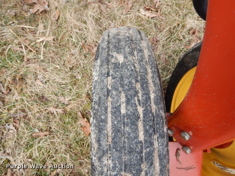 image for item GB9779 2006 New Holland Rolabar 258 hay rake