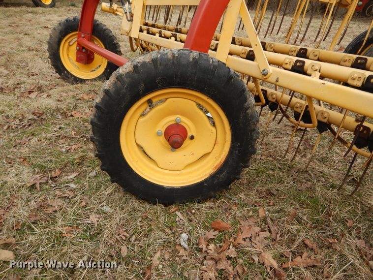 image for item GB9779 2006 New Holland Rolabar 258 hay rake