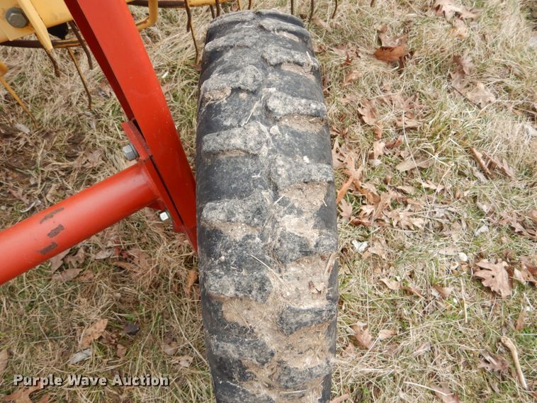 image for item GB9779 2006 New Holland Rolabar 258 hay rake