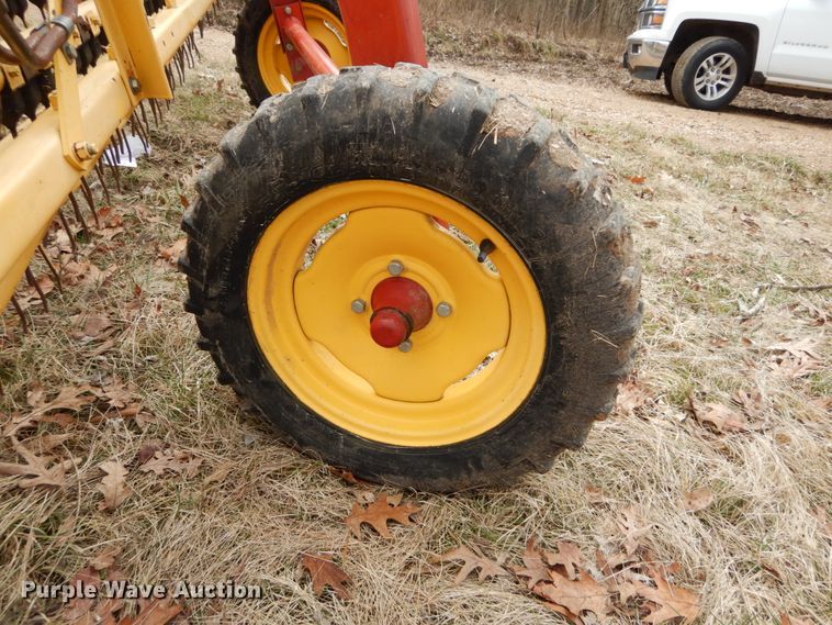 image for item GB9779 2006 New Holland Rolabar 258 hay rake