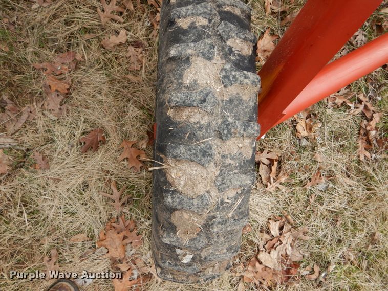 image for item GB9779 2006 New Holland Rolabar 258 hay rake