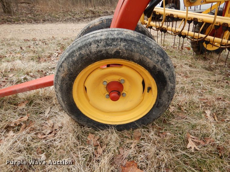 image for item GB9779 2006 New Holland Rolabar 258 hay rake