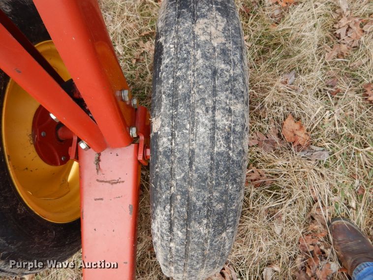 image for item GB9779 2006 New Holland Rolabar 258 hay rake