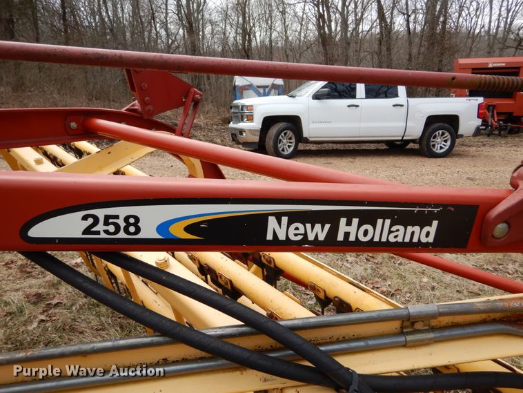 image for item GB9779 2006 New Holland Rolabar 258 hay rake