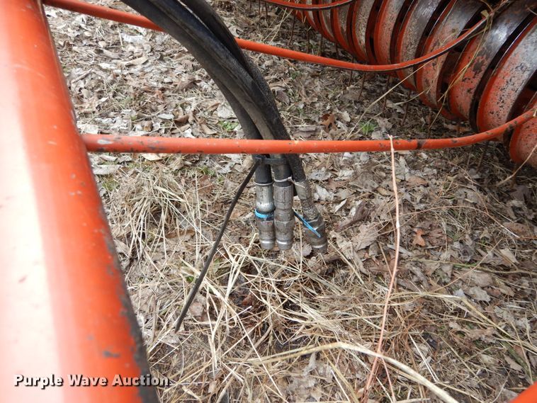 image for item GB9780 2005 Hesston 956 round baler