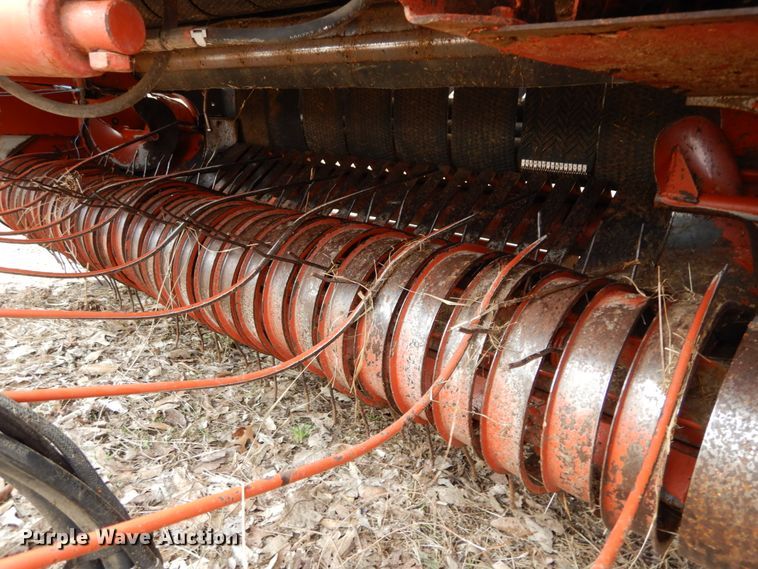 image for item GB9780 2005 Hesston 956 round baler