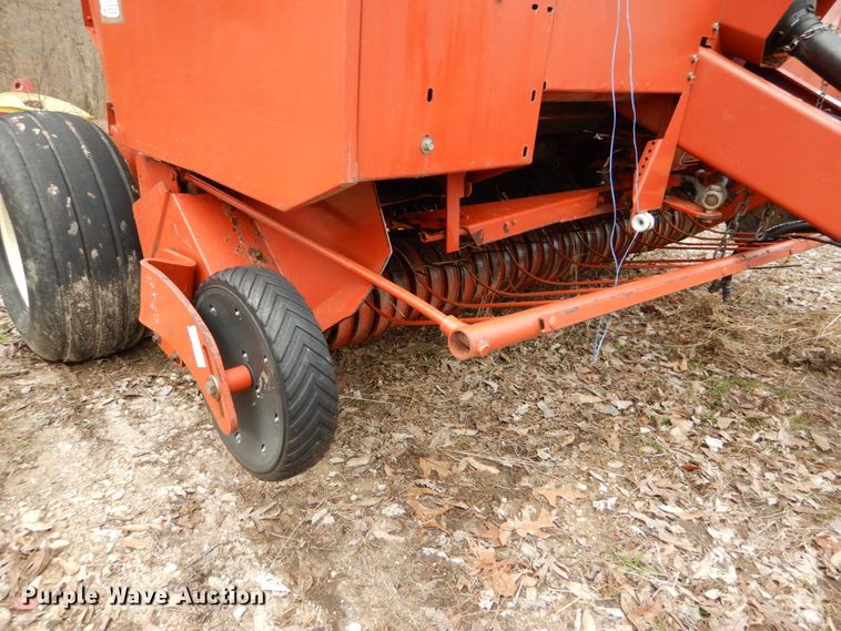 image for item GB9780 2005 Hesston 956 round baler