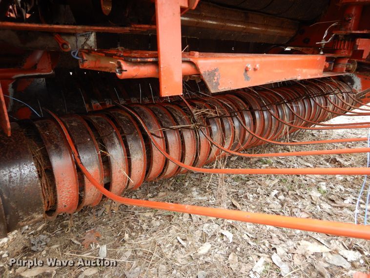 image for item GB9780 2005 Hesston 956 round baler