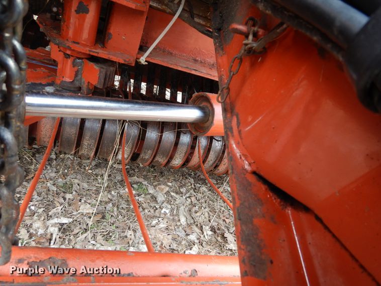 image for item GB9780 2005 Hesston 956 round baler