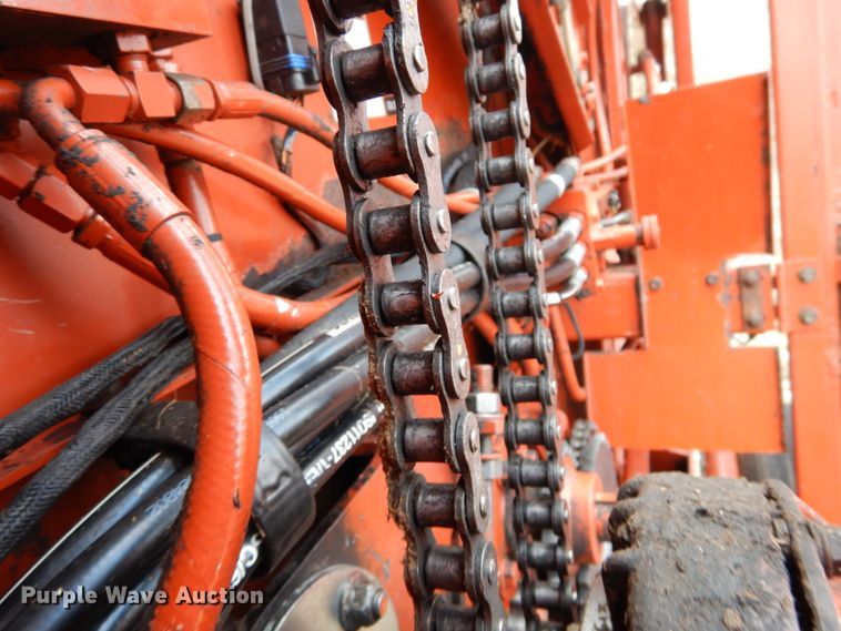 image for item GB9780 2005 Hesston 956 round baler