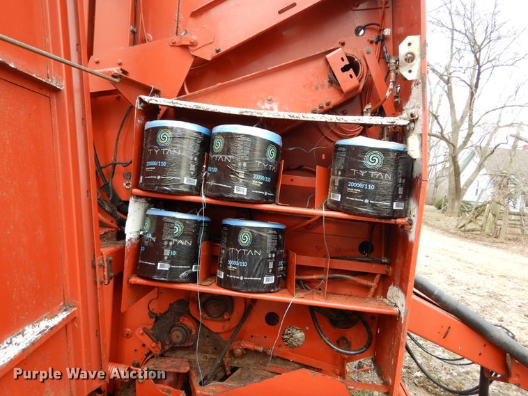 image for item GB9780 2005 Hesston 956 round baler