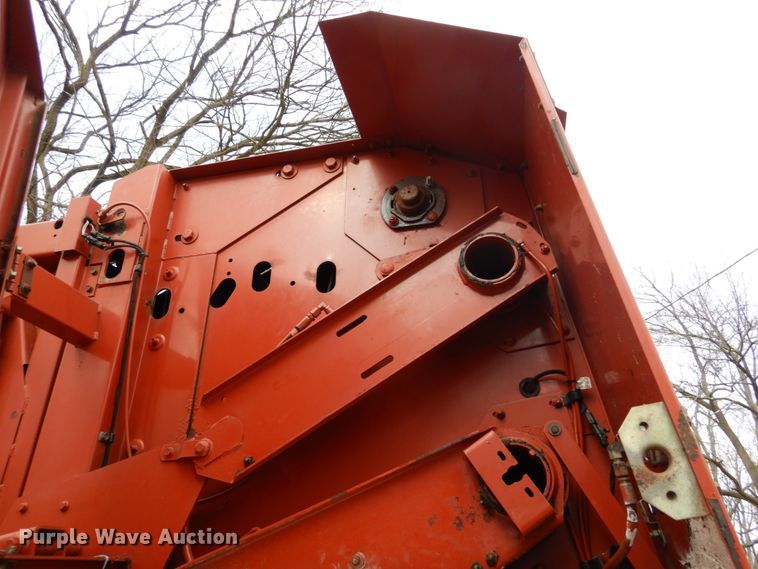 image for item GB9780 2005 Hesston 956 round baler