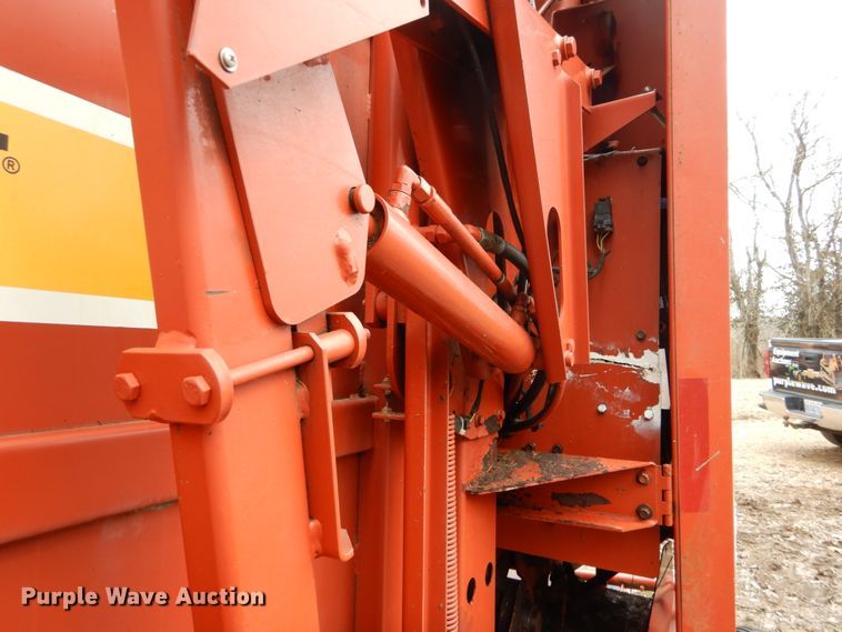 image for item GB9780 2005 Hesston 956 round baler