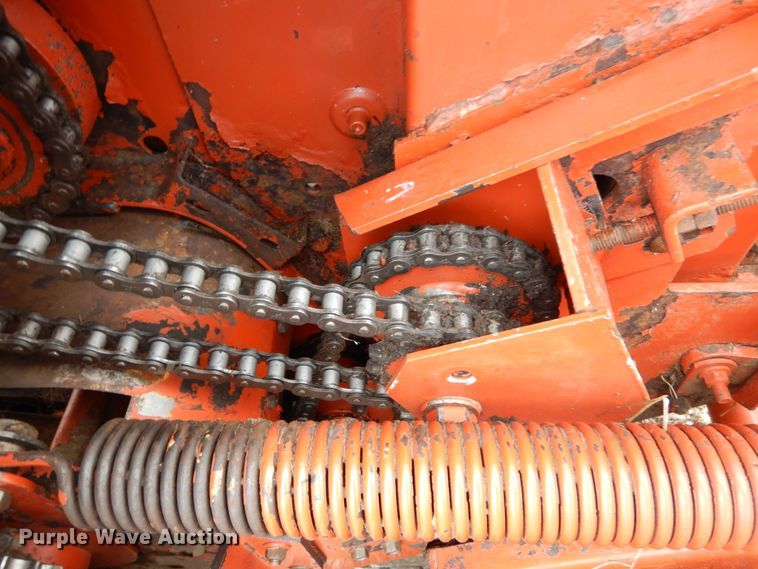 image for item GB9780 2005 Hesston 956 round baler