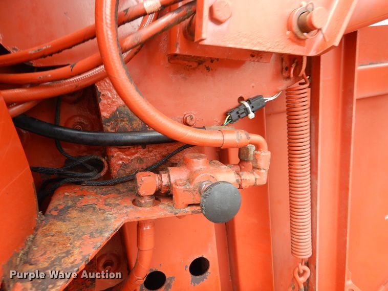 image for item GB9780 2005 Hesston 956 round baler