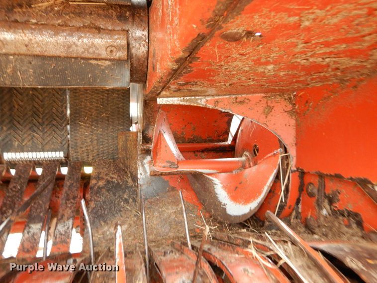 image for item GB9780 2005 Hesston 956 round baler