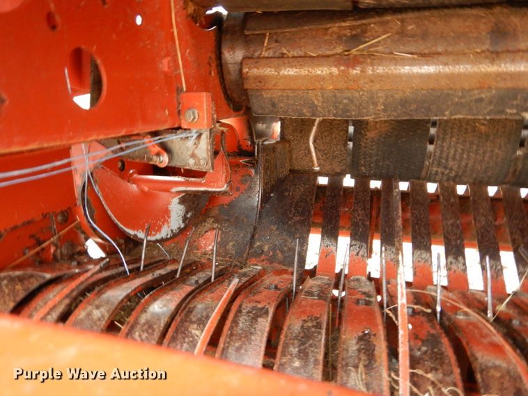 image for item GB9780 2005 Hesston 956 round baler