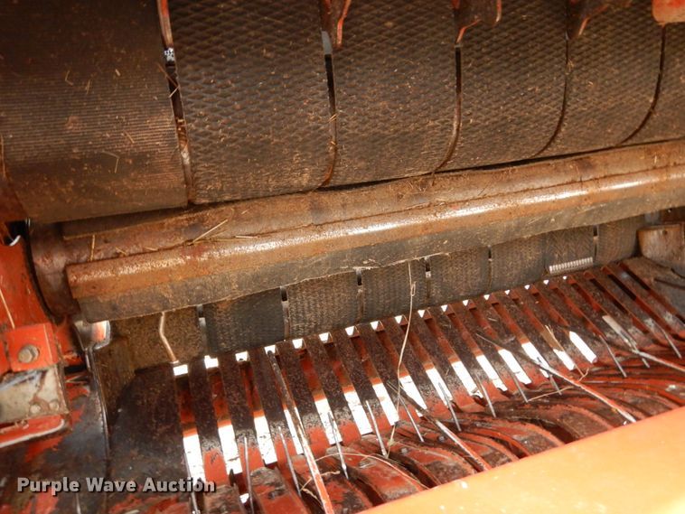 image for item GB9780 2005 Hesston 956 round baler